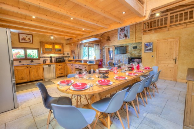 Chalet Anna 16 personnes Châtel Pré-la-Joux salle à manger et cuisine