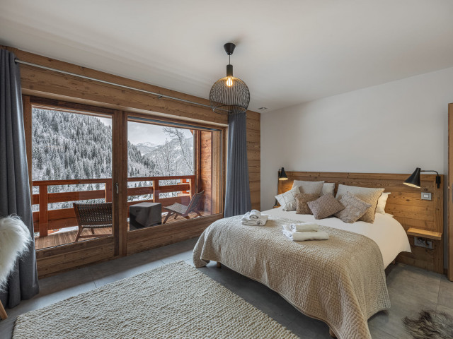 Chalet Bois Colombe, Bedroom double bed with balcony, Châtel