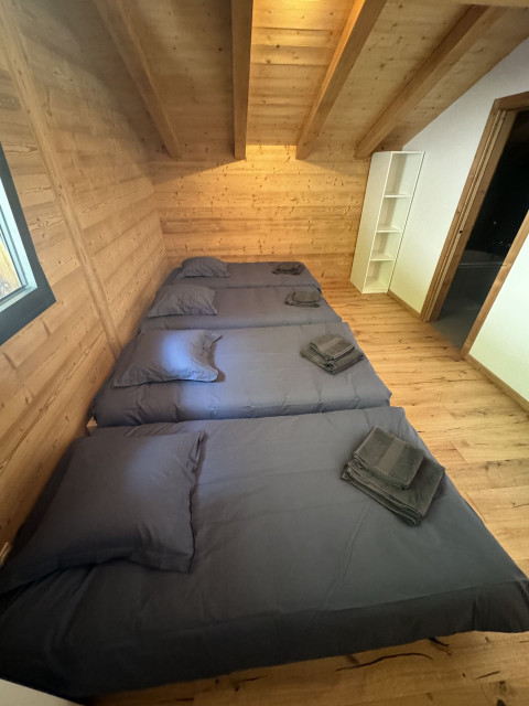Chalet Bonatti, Bedroom 4 single beds, Chatel Porte du Soleil 