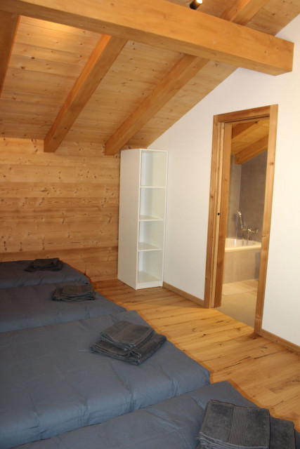 Chalet Bonatti, Bedroom 4 single beds, Chatel Family holiday