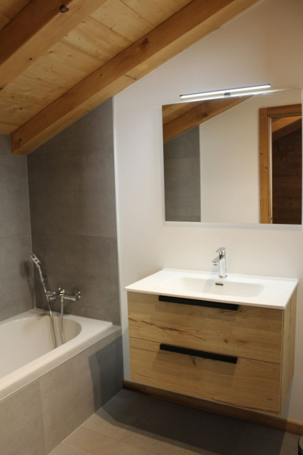 chalet-bonatti-salle-de-bain-de-la-chambre-4-lits-simples-chatel-7236633-7979381