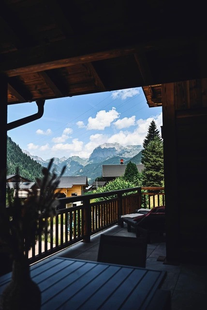 Chalet Bonatti, vue chalet été, Châtel Haute-Savoie, vacances famille randonnée montagne