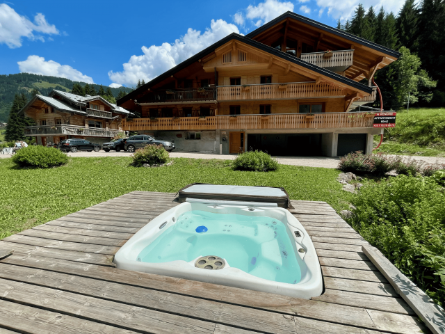 Chalet Braconnier, outdoor hot tub, Châtel Linga: skiing and sunshine