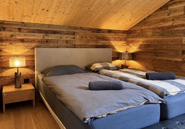 Chalet Chalentina, room with two single beds, Châtel: skiing, snow, family vacations, mountains, France