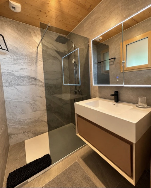 Chalet Chalentina, shower room, Châtel Les Portes du Soleil 74390
