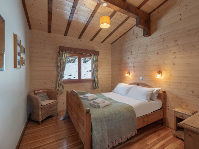 Chalet Chant du Coq, Bedroom doule bed, Châtel Linga