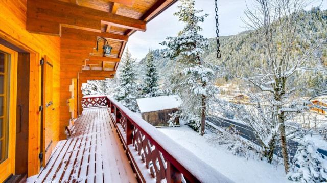 Chalet Chant du Coq, Châtel Linga balcon neige