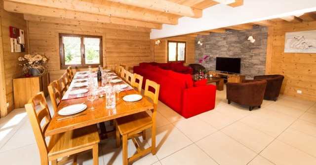 Chalet Chante Bise 14 personnes Béchigne Châtel salle à manger et salon