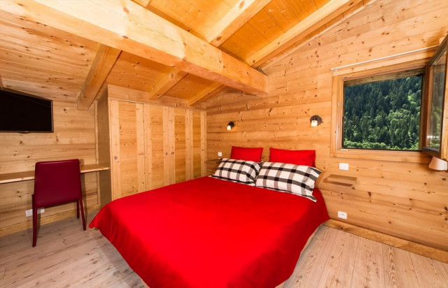 Chalet Chante Bise, Bedroom double bed, Châtel Ski lift