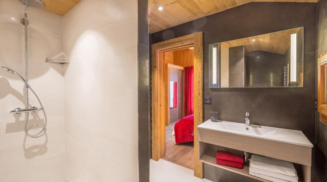 Chalet Chante Merle, Chambre et salle de douche, Châtel Location de ski