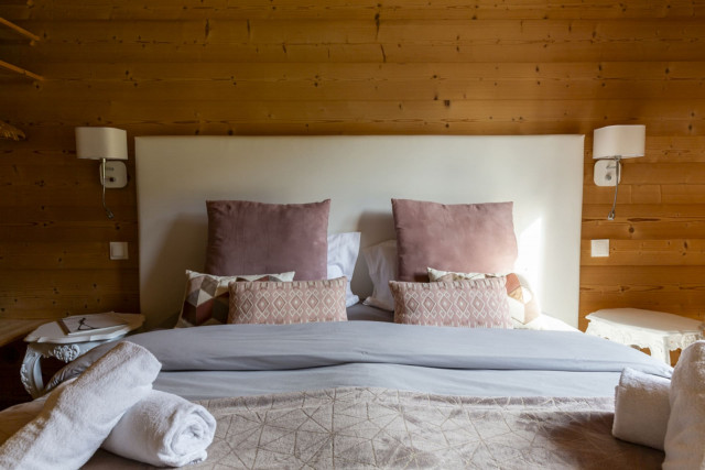 Chalet Cret Beni, Bedroom double bed, Châtel Ski Area France