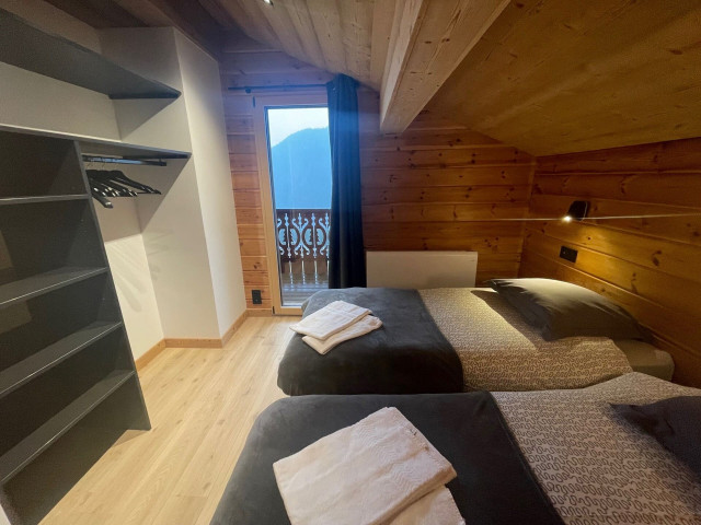 Chalet D'Artagnan, Room with 2 single beds on first floor, Châtel Booking