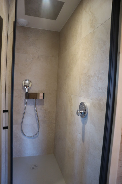 Chalet de la Fiolaz, Shower room, Châtel Chairlift 74
