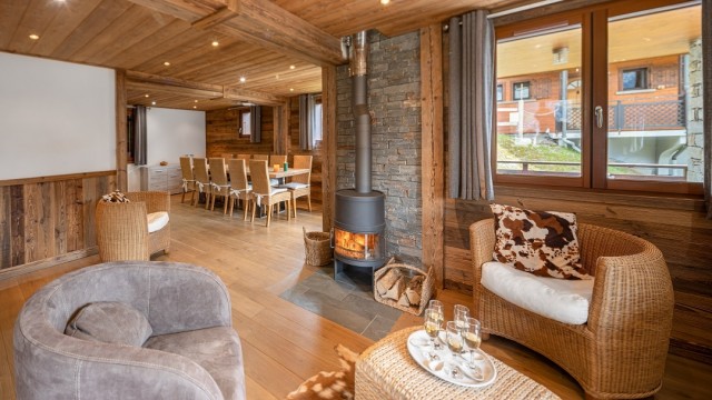 Chalet Dormeur, 12 personnes, Vonnes Châtel, salon, salle à manger, poêle à bois
