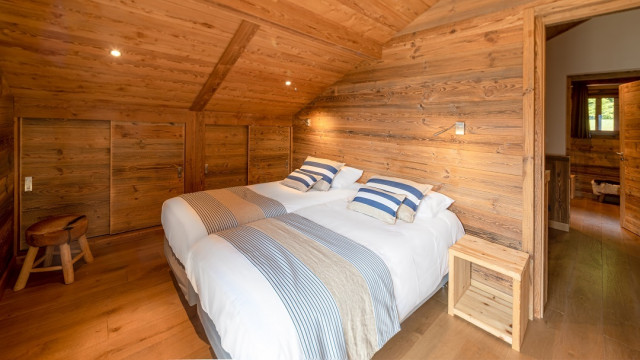 Chalet Dormeur, Bedroom double bed, Châtel Vonnes lake