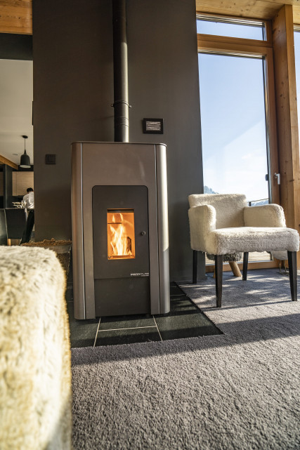 Chalet du Saix, Living room with fireplace, Châtel Hiking 74