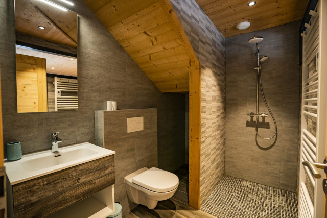 Chalet Entre Vous, Salle de douche et WC, Portes du Soleil Montagne Vacances