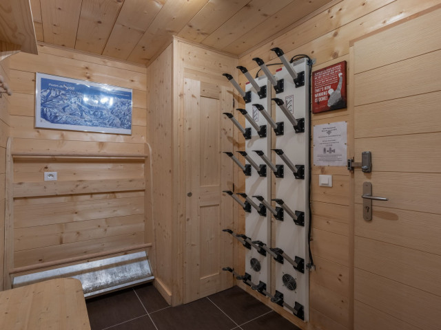 Chalet Etringa, Ski storage with boots dryer, Châtel 74