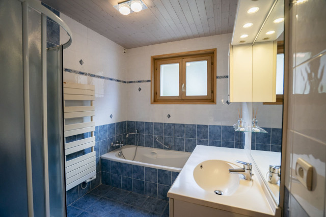 Chalet Fifine, Bath and shower room, Chatel Ski lifts