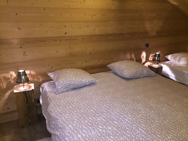 Chalet Haute-Cime, Bedroom double bed, Châtel Rental 74 snow