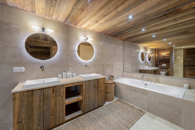 Chalet IKARIA 17 personnes salle de bain Chatel