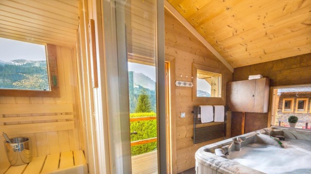 Chalet Joyau des Neiges, 12 personnes, Châtel, centre du village, mazot avec jacuzzi et sauna