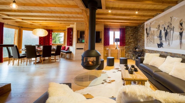 Chalet Joyau des Neiges, 12 personnes, Châtel, centre du village, séjour et salle à manger, cheminée