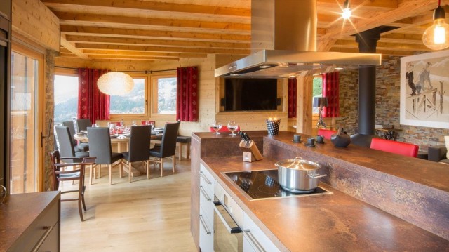 Chalet Joyau des Neiges, 12 personnes, Châtel, centre du village, séjour et salle à manger, cuisine ouverte