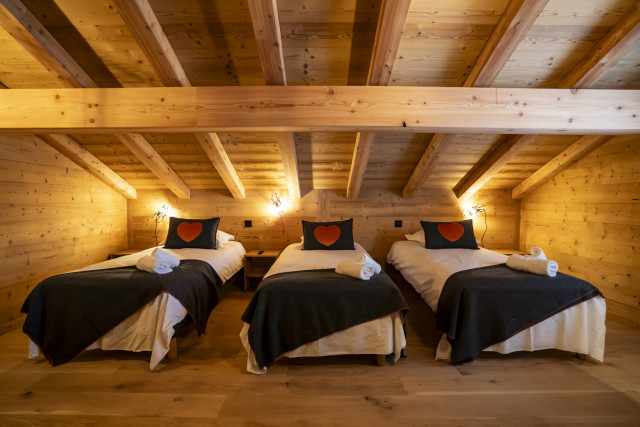 Chalet Juliette, bedroom 3 single beds, Châtel Portes du Soleil