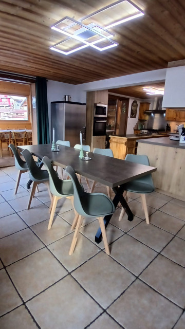 Chalet L'Orée du lac, Séjour cuisine, Châtel, Aventure en montagne