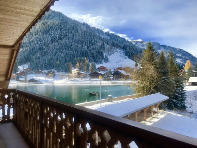 Chalet L'Orée du lac, View of Lake Vonnes, Chatel, Friends stay