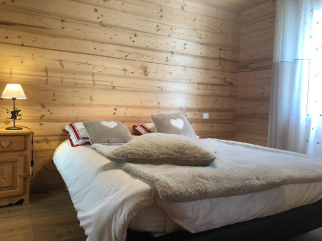 Apartment In Chalet l'Ourson n°2, Double bedroom, Châtel Ski Holiday