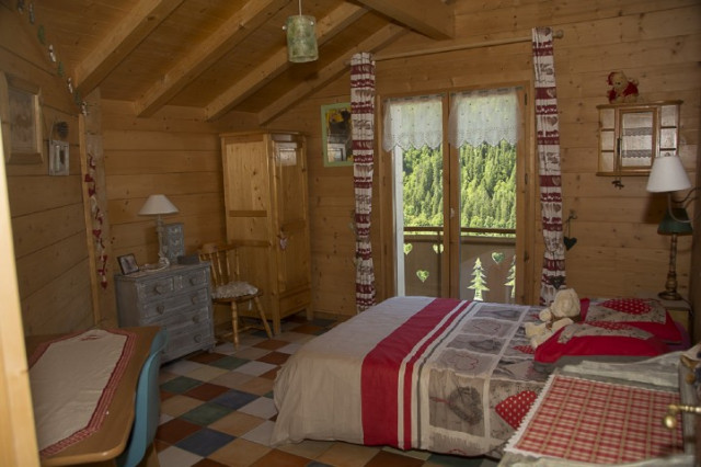 Chalet The Boule de Neige, Bedroom double bed, Châtel Chalet 74