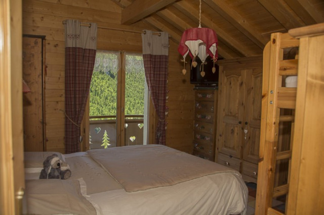 Chalet The Boule de Neige, Bedroom double bed, Châtel Luge slope 74