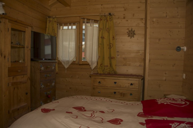 Chalet La Boule de Neige, Chambre lit double, Châtel Snowboard