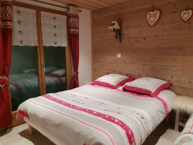Chalet La Calèche, Chambre 1 lit double + 1 lit simple, Châtel 74390