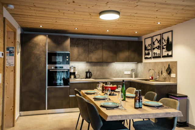 Chalet La Ferme de Delphine & François, cuisine salle à manger, Châtel Réservation