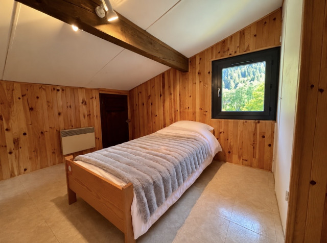 Chalet La Plane, single room, Châtel—family mountain vacation with Abondance cows