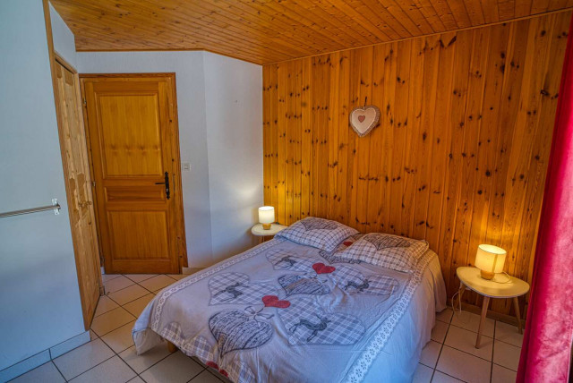 chalet La Savoyarde, Bedroom double bed, Châtel 74390