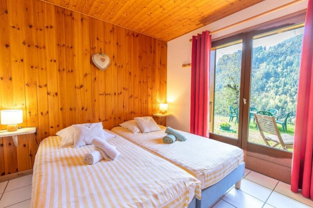 Chalet la Savoyarde, Double bedroom, Mountain 74