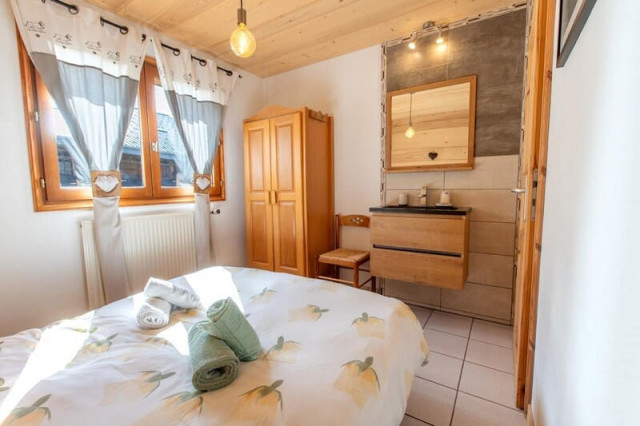Chalet la Savoyarde, Double bedroom, Chatel Alpine skiing