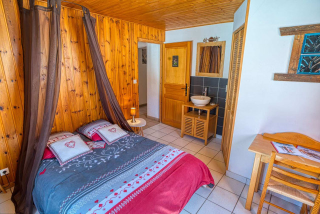 chalet la Savoyarde, Chambre lit double, Châtel Télésiège 74