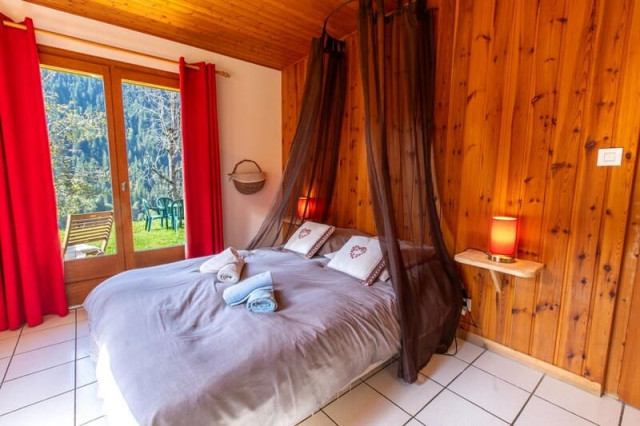 Chalet la Savoyarde, Double bedroom, Chatel Valley 74