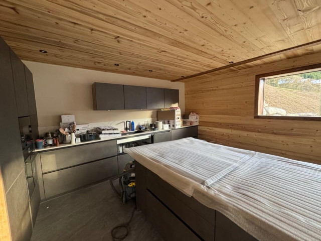 Chalet Laurentine, cuisine en cours d'installation, Châtel ambiance savoyarde