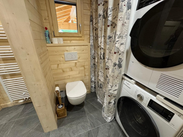Chalet le Bancky, Shower room with WC and laundry, Châtel Ski slope