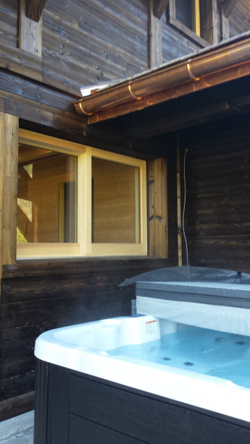 Chalet Le Bois Brulé, Châtel, Jacuzzi extérieur, accès depuis la salle de sport