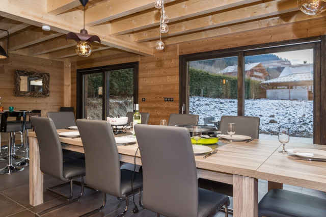 Chalet Le Bois Brulé, Châtel, salle à manger avec terrasse