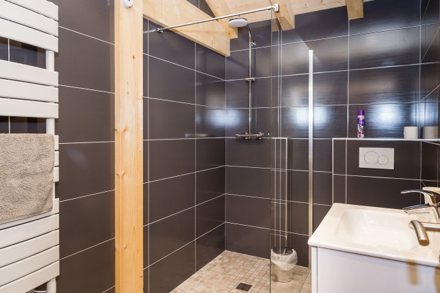 Chalet Le Bois Brulé, salle de bain, Châtel vacance montagne famille