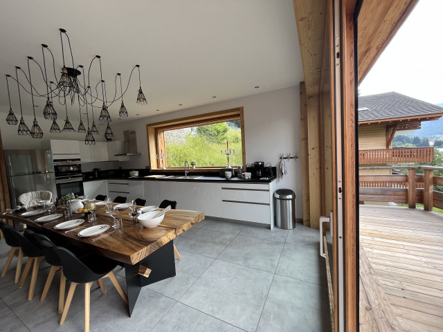 Chalet le Mille Cent, 12 personnes, Châtel, salle à manger et cuisine équipée