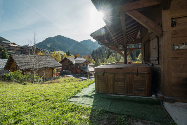 Chalet Le Noisetier, jacuzzi extérieur, Châtel Les Portes du Soleil